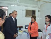 محافظ قنا يتفقد قافلة الكشف المبكر عن عيوب القلب فى الأطفال