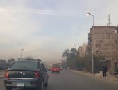 قارئ يرصد أعمدة إنارة مضاءة نهارا بطريق مطار النزهة بالإسكندرية