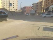 بالصور.. شوراع "هضبة الهرم" غير ممهدة ولا يوجد بها أعمدة إنارة كافية