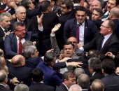 بعد مشاجرة النواب.. سرقة ميكروفون من البرلمان التركى ثمنه 15 ألف يورو