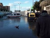 بالصور.. أهالى أبو قير بالإسكندرية يطالبون بشفط مياه الأمطار بطريق الميناء