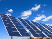 الكهرباء: محطات الطاقة الشمسية تعمل بكفاءة عالية رغم انخفاض درجات الحرارة