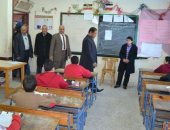 محافظ الغربية يتفقد امتحانات الشهادة الابتدائية فى مدارس طنطا