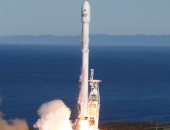 بالصور.. "سبيس إكس" تطلق صاروخ من طراز فالكون على متنه 10 أقمار صناعية