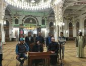 بالفيديو والصور .. ألمانى وأوكرانية يشهران إسلامهما بمسجد فى الغردقة