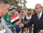 محافظ قنا يستقبل سباق الدراجات الهوائية من مصر إلي إفريقيا لتنشيط السياحة