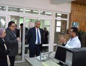 رئيس جامعة الإسكندرية يفتتح معمل تصميم الأدوية ويناقش دعم صناعة الدواء 