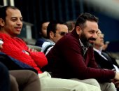 بالفيديو والصور.. حازم إمام يساند منتخب الشباب أمام المغرب