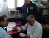 بالصور.. إجراء تحليل فيرس سي للعاملين بهيئة الإسعاف بدمياط