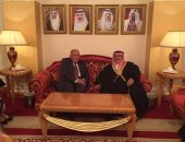 وزير خارجية البحرين يستقبل سامح شكرى فى مطار المنامة 