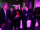 بالصور..   أسامة هيكل  يقوم بجولة فى متحف الفن الإسلامى