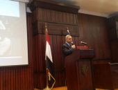 صفوت مسلم يلتقى 190 موظفا من حملة الماچستير والدكتوراه بمصر للطيران