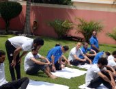 بالصور.. لاعبو المنتخب يصرون على أداء صلاة الجمعة