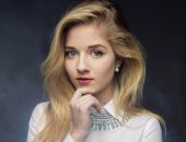 فتاة عمرها 16 عامًا تغنى النشيد الوطنى فى مراسم تنصيب ترامب 