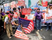 بالصور.. تظاهرات حاشدة قرب السفارة الأمريكية فى الفلبين ضد تنصيب ترامب