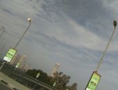 قارئ يرصد إضاءة أعمدة الكهرباء نهارا أعلى كوبرى أكتوبر فى الجزيرة