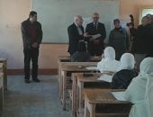 محافظ بورسعيد يتفقد لجان إمتحانات الشهادة الإعدادية