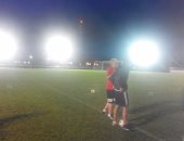 صورة.. حوار جانبى بين ناجى وإكرامى بعد انتهاء أزمة التصريحات المثيرة