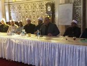 وكيل أوقاف الإسكندرية يجتمع مع العمال للمطالبة بتصديهم بالمتاجرين بالدين