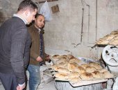 بالصور.. الرقابة الإدارية تحرر 4 محاضر "غش" فى وزن الخبز بالجيزة 