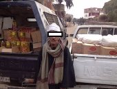 سقوط بدال تموينى لتجميعه طن زيت لبيعها فى السوق السوداء بأسيوط