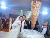 لاعب الحدود السابق يستبدل تورتة حفل زفافه بـ"عامود شاورما"