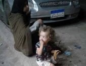 قارئ يطالب بالتحرى عن طفل متواجد مع متسولة فى زهراء المعادى