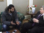 وزير التعليم العالى: لا يصح استخدام السوشيال ميديا فى شائعات التعديلات الوزارية.. أشرف الشيحى: هناك حملات منظمة لتلميع فلان وتشويه آخر.. التعيين لا يأتى بالإلحاح.. ويؤكد: "ومن يطلب الولاية لا يستحقها"