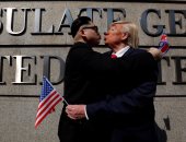 بالصور.. شبيها "ترامب" و"كيم جونج" يجسدان صداقة افتراضية بين الرئيسين