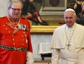 رئيس منظمة كاثوليكية يستقيل بعد خلاف مع بابا الفاتيكان على أوقية ذكرية