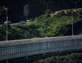 بالصور.. تجهيزات أمريكية لبناء الجدار العازل مع المكسيك