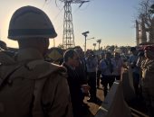 بالصور.. الرئيس السيسي يتفقد عناصر تأمين السد العالى بأسوان