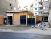 قارئ يطالب برفع القمامة بجوار مخزن لأسطوانات الغاز فى الإسكندرية