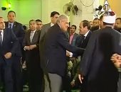 بالفيديو.. أهالى أسوان يرحبون بالرئيس عقب أدائه صلاة الجمعة بالمسجد الجامع