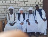 رئيس جامعة الزقازيق يشارك بقافلة طيبة بحلايب وشلاتين مرتديًا الزى البدوى