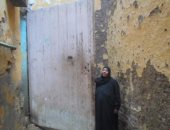بالفيديو والصور.. أرملة تطالب بإنقاذها من الموت تحت الأنقاض بالمنوفية