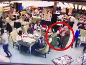 بالفيديو..رواد مواقع التواصل يرصدون"عصابة حمادة وتوتو" لسرقة المواطنين بالمطاعم