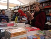 بالفيديو والصور.. زوار معرض الكتاب يواصلون الإقبال فى رابع أيامه