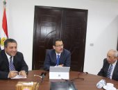  أحمد درويش يعرض أهم ملامح تنمية منطقة القناة فى لقائه بوفد "المهندسين"
