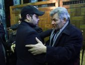 بالصور.. محمد هنيدى وفاروق حسنى يعزيان فى الشاعر الكبير سيد حجاب (تحديث)