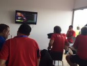 بالصور.. كوبر والحضرى يتابعان إعادة مباراة المغرب فى المطار