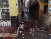 بالصور.. أهالى قرية فى دمياط يطالبون بحل مشكلة الصرف والقمامة