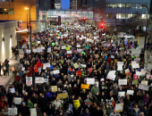 بالصور.. مظاهرات أمام مبنى الاتحاد الفيدرالى بولاية مينيسوتا ضد ترامب