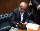 بالفيديو والصور.. نجيب ساويرس لـ"محمد رشاد": "أول مرة أكسب فلوس من كتاب"