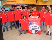 كوكاكولا تحتفل بوصول المنتخب للمربع الذهبى بتوزيع تي شيرت المشجع المصرى مجانا
