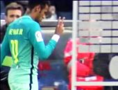 نيمار يواجه هتافات جماهير أتلتيكو مدريد الغاضبة بعلامة النصر