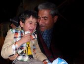 طفل يزيدى يعود لعائلته بعد أن باعته داعش واشتراه غرباء فى العراق
