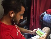 كهربا يتابع ديربى جدة من الجابون عبر "الموبايل"