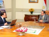 السيسي يناقش مع ياسر القاضى تطورات قطاع الاتصالات.. ويوجه بسرعة الانتهاء من مدينة المعرفة بالعاصمة الجديدة.. والوزير: 11.2% نسبة النمو بالقطاع.. وتصنيع أول تليفون محمول مصرى خلال النصف الثانى من 2017