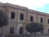 بالفيديو والصور.. قصر محمد على بالسويس يتحول لمأوى للكلاب الضالة